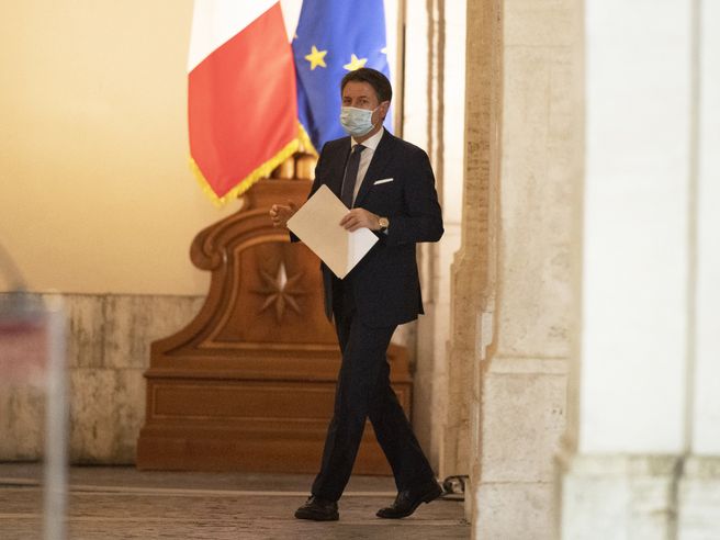 Manovra da 40 mld e Dpcm anti-COVID: tutte le novità presentate da Gualtieri e Conte
