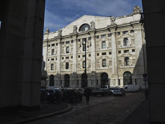 Enel, Eni e Intesa si confermano al top per capitalizzazione, sorprese alle loro spalle