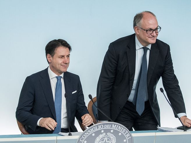 Emergenza coronavirus Italia: governo stanzia 7,5 miliardi, Gualtieri invia a Ue lettera con richiesta scostamento deficit