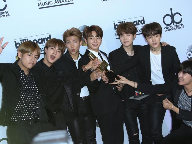 Fan in delirio, i BTS sbarcano in Borsa a Seoul con Ipo record ultimi tre anni