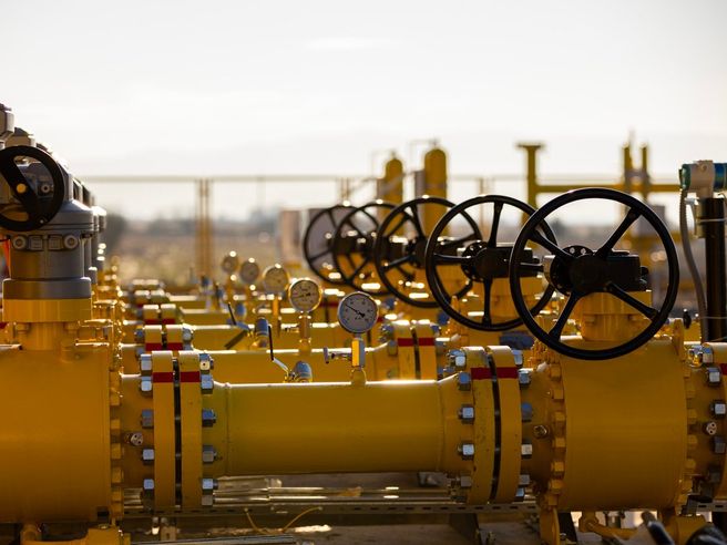 Shell, calo del 23% degli utili nel primo semestre 2025